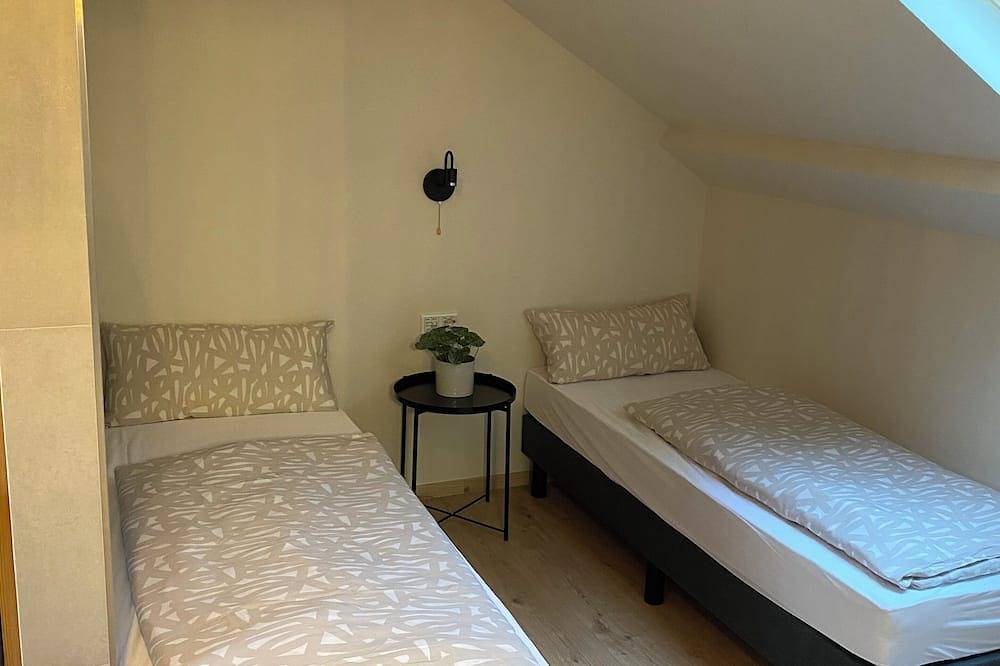 Ganze Wohnung, Hellbergsapart - gemütliche, ruhige Ferienwohnung mit eigener Sauna in Rehme, Bad Oeynhausen