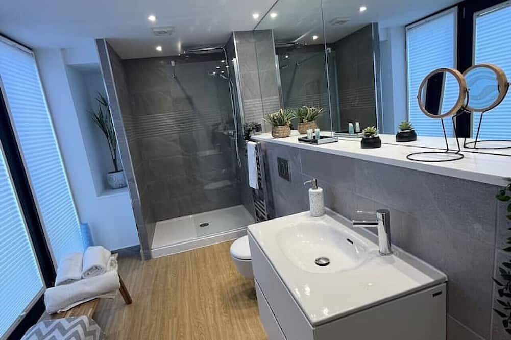 King Suite - Penarth Getaway in Penarth, Cardiff