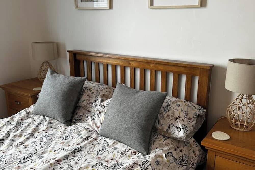 Spacious beach bungalow, less than 5 minutes walk to the beach in Bognor Regis, West Sussex