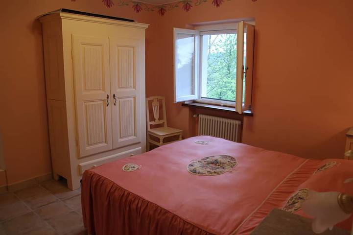 Appartamento intero, Isolato in collina attimo di pace fra arte romanica, quiete e natura in Cocconato, Provincia d'Asti