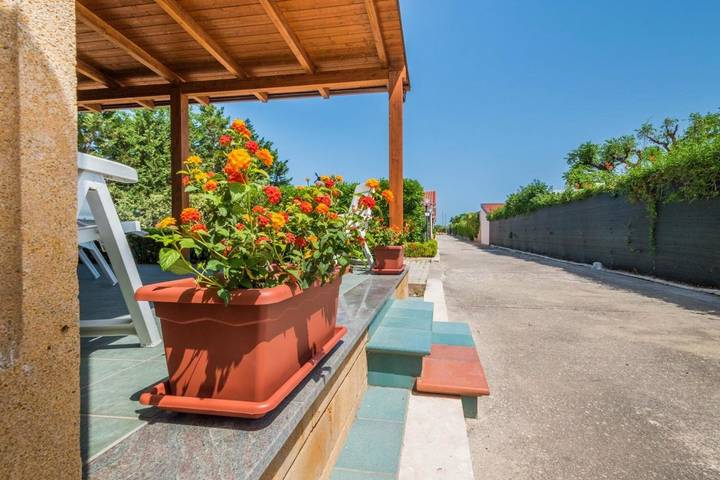 Location de vacances pour 6 personnes, avec vue et jardin à Campofelice di Roccella - 2