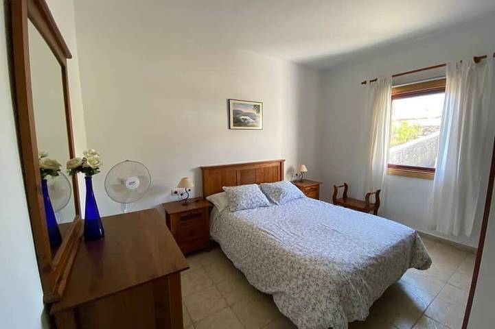 Villa in de buurt van de zee met verwarmd privézwembad, parkeerplaats, terras en barbecue. in Montaña Roja, Yaiza