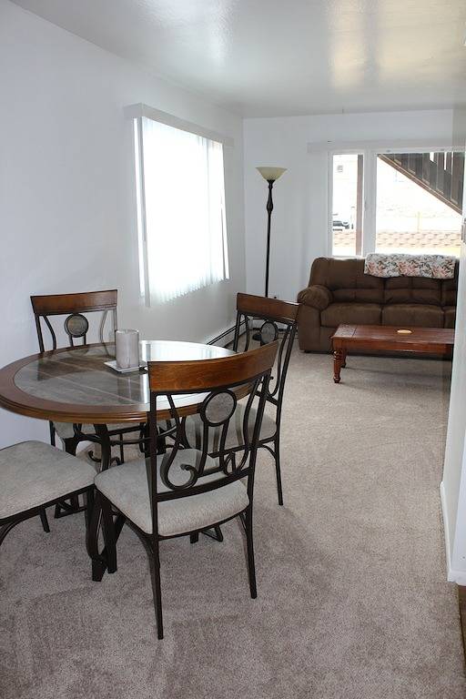 Ganze Wohnung, Helle Endeinheit Wohnung in Anchorage, Alaska