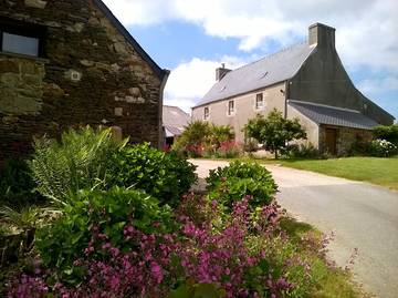Gîte pour 10 personnes, avec terrasse et jardin à Plouvorn