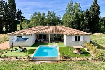 Location de vacances pour 10 personnes, avec jardin ainsi que piscine et vue, animaux acceptés à Barbentane