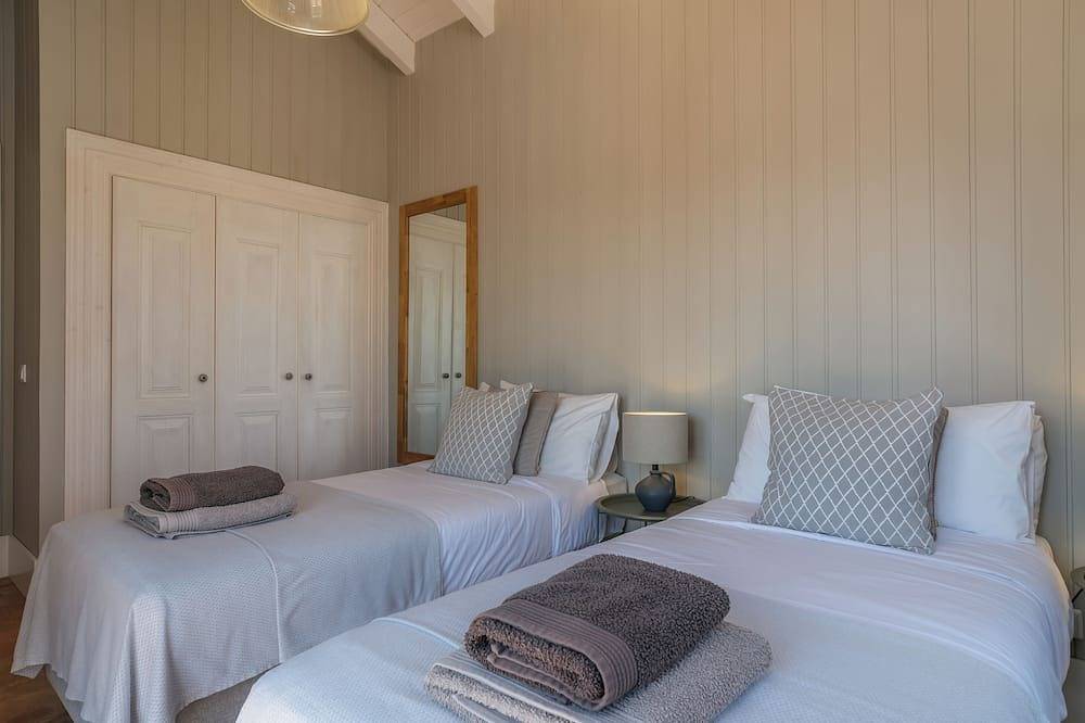 Luxuriöse freistehende Villa mit Pool in Salema, Naturpark Südwest-Alentejo und Costa Vicentina