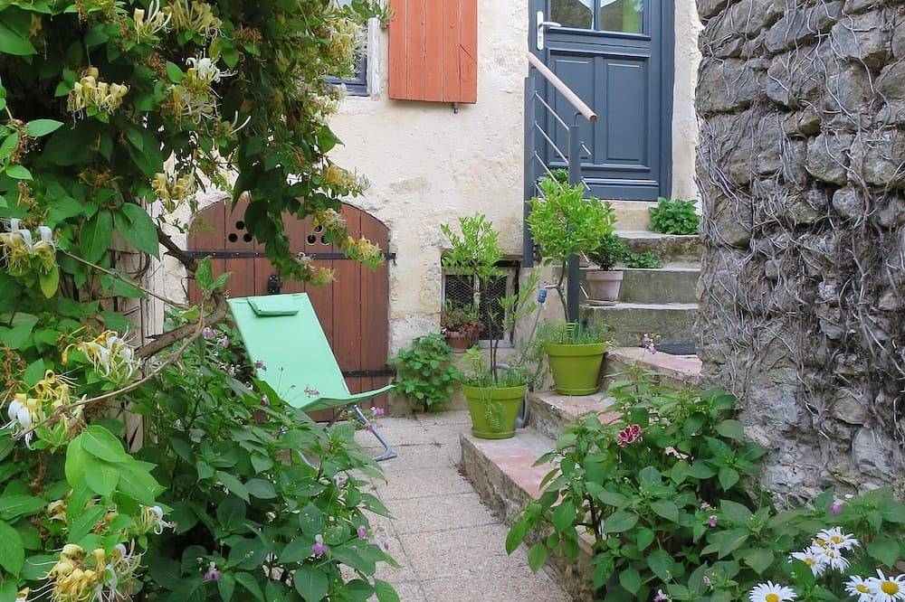 Gite \"4 espigas: Encantador, tranquilo, jardín de flores en el centro de la ciudad in Mamers, Sarthe