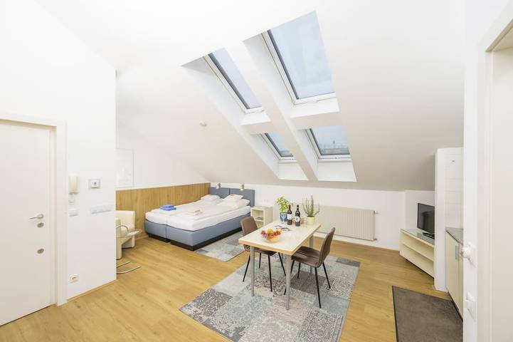 Ganze Wohnung, Apartment 4   top floor apartment in Hernals, Wien