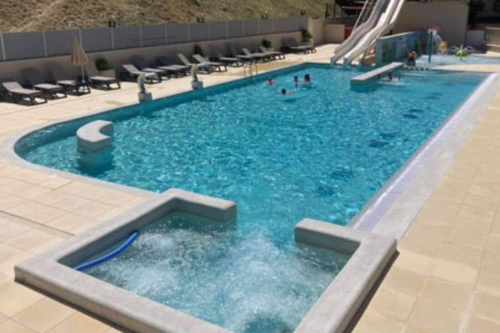 Mobil Home Familial - Terrasse Relaxante in Mostuéjouls, Parc naturel régional des Grands Causses