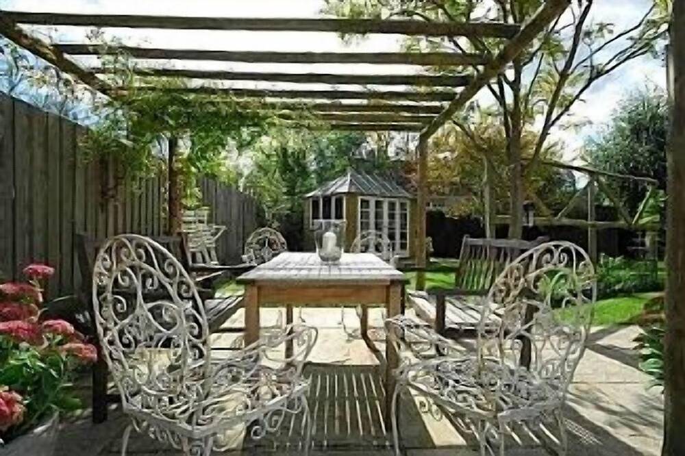 Ivy Cottage - Charming 18th Century Detached Cottage in Cotswold's area, Uk in Bredon's Norton, Worcestershire