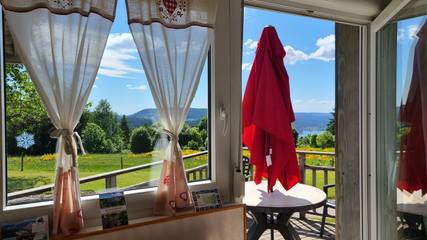 Gîte pour 6 personnes, avec vue sur le lac ainsi que terrasse et jardin dans La Bresse-Hohneck