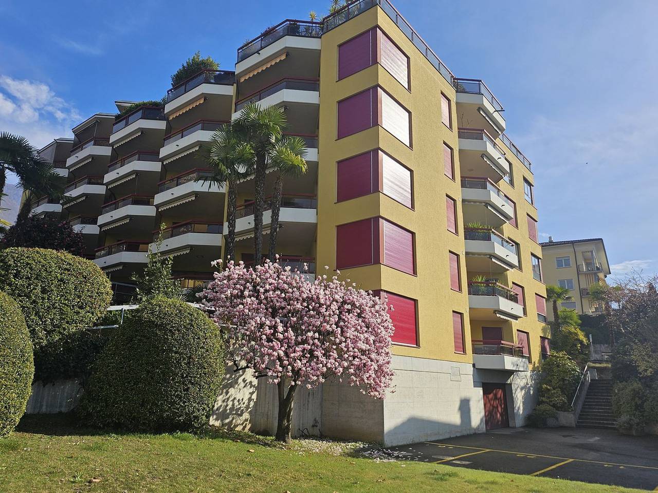 Ganze Wohnung, Zentrales Appartement an bester Lage, nahe dem See und Weitblick in Muralto, Tessiner Alpen