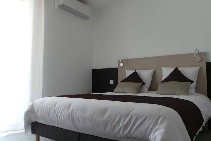 Location de vacances pour 8 personnes, avec terrasse à Saint-Alban-Auriolles - 3