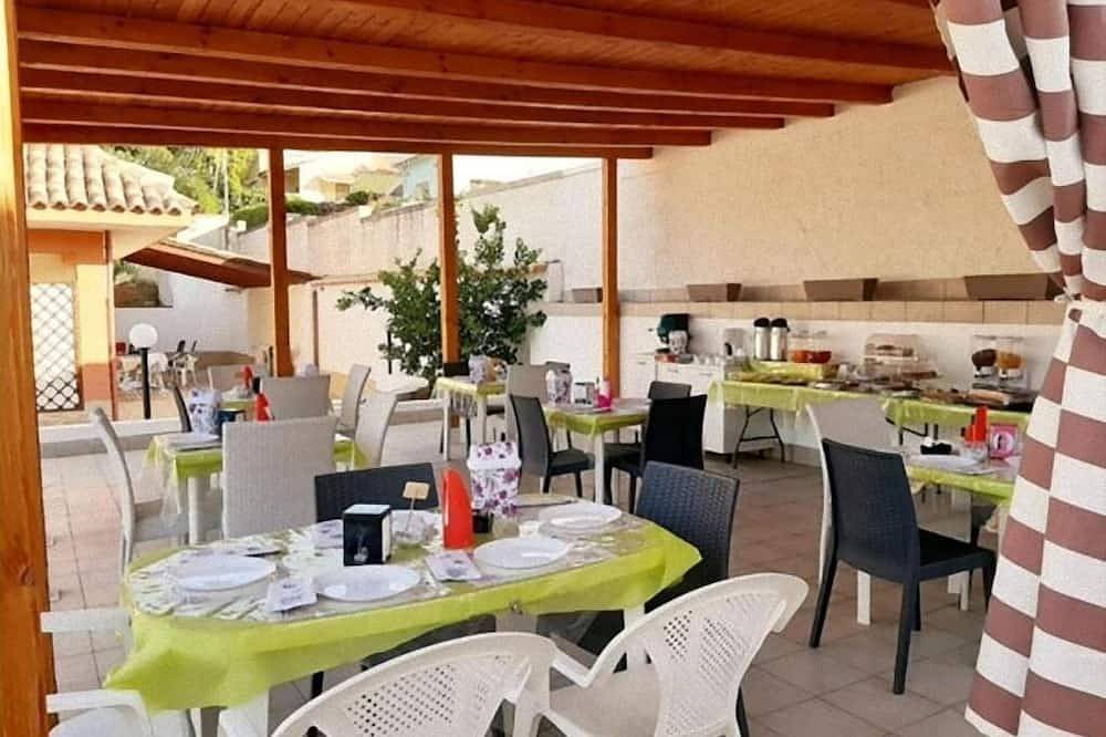 B&B Villa Matari: Double/Double Room with Single Beds  in Fontane Bianche, Cassibile