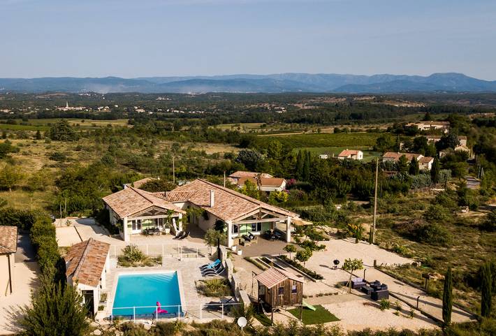 Gîte pour 12 personnes, avec Piscine à Grospierres