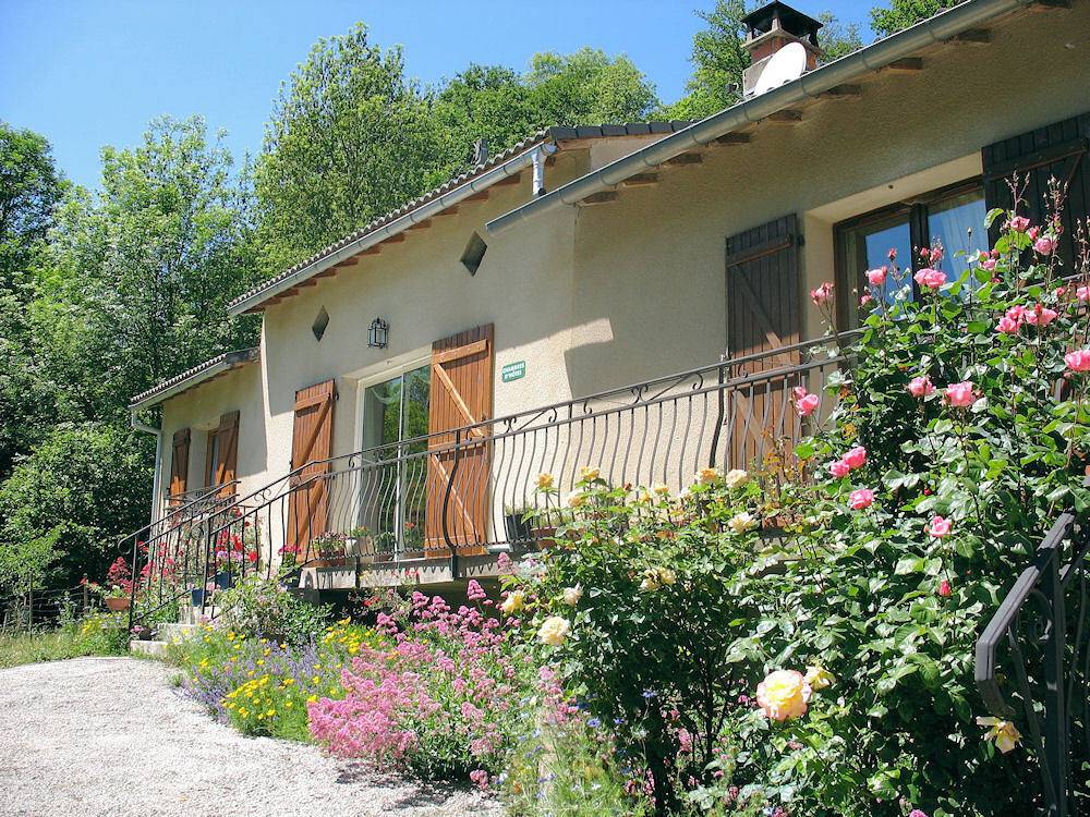Chambres d'hôtes du Moulin du Barthas - Chambre Côté Sud in Montredon-Labessonnié, Région de Lacaune