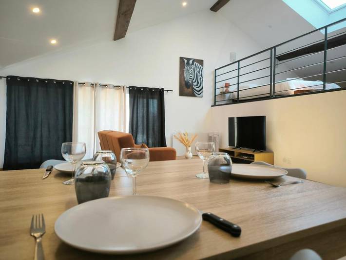 Gîte pour 6 personnes, avec jardin à Chazey-sur-Ain - 4