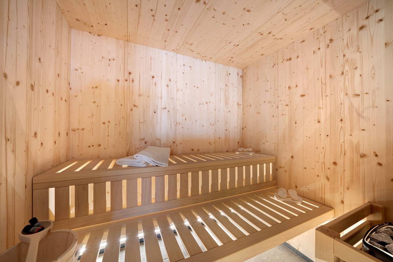 Ganze Wohnung, Ferienwohnung 'Lodge Thymian' mit Bergblick, privater Terrasse, privater Sauna und Whirlpool in Mölten, Sarntaler Alpen