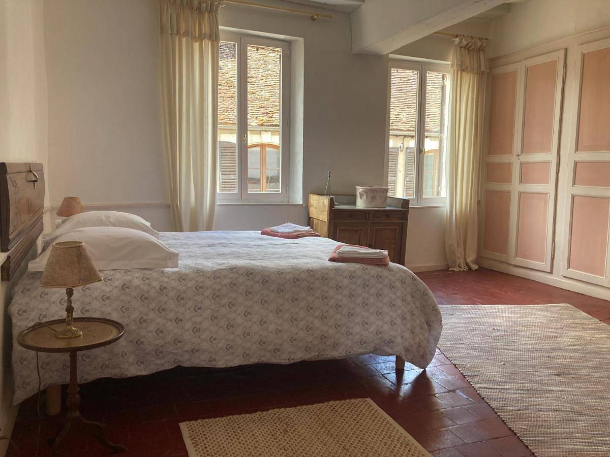 Sur les Ailes du Papillon-La Suite in Saint-Sauveur-en-Puisaye, Région d'Auxerre