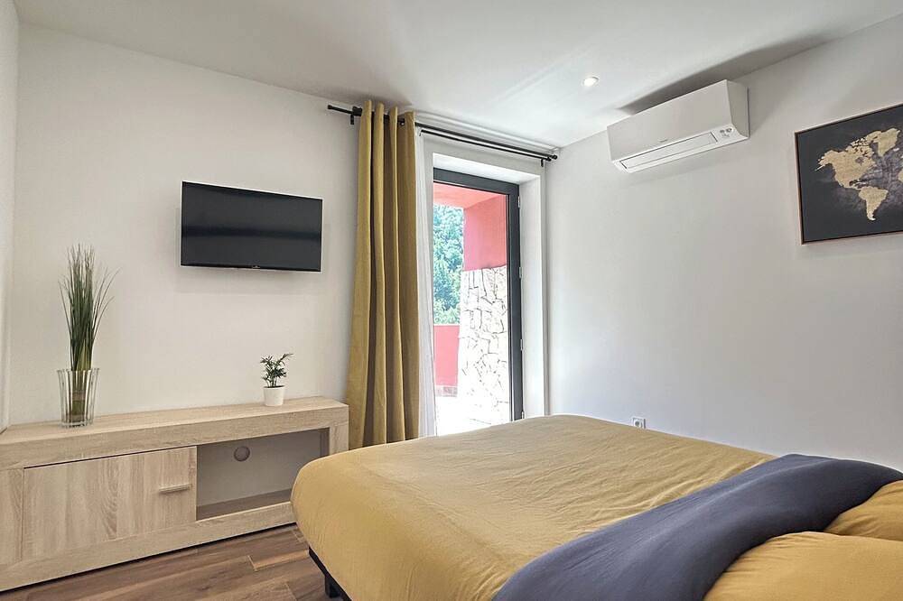 Apartamento entero, 2-room apartment - jacuzzi & terrace in La Trinité, Nizza Region