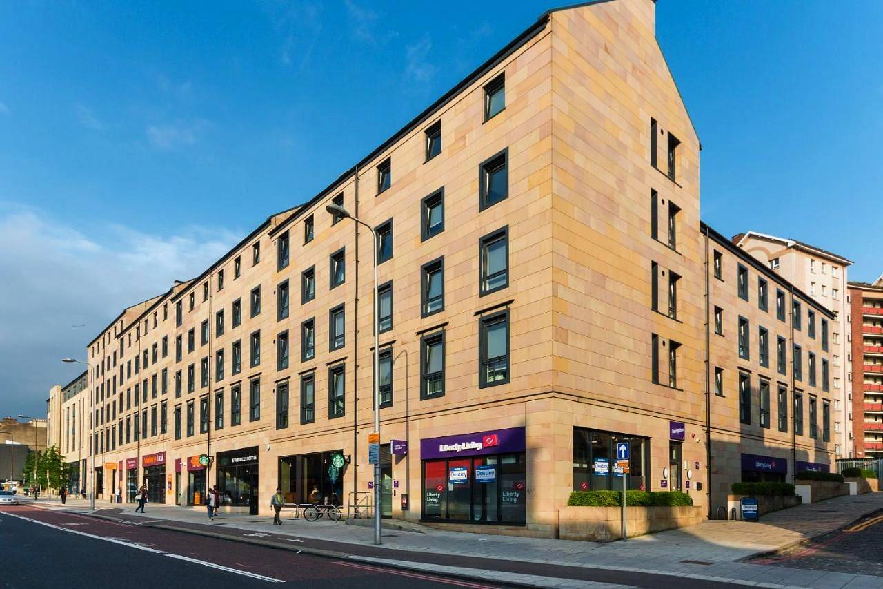 Entire holiday apartment, Double Room with Private Bathroom in Leith, Edinburgh