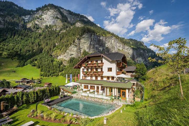 Hotel für 4 Personen, mit Balkon und Terrasse sowie Garten und Sauna in Hüttschlag