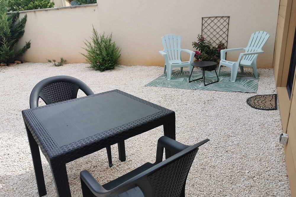 Appartement entier, Studio avec extérieur privé au calme proche rivière in Saint-Jean-de-Fos, Région de Lodève