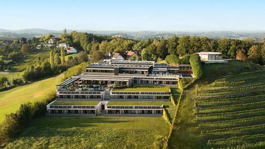 Ferienwohnung für 2 Personen, mit Garten und Balkon sowie Sauna und Pool in Riegersburg