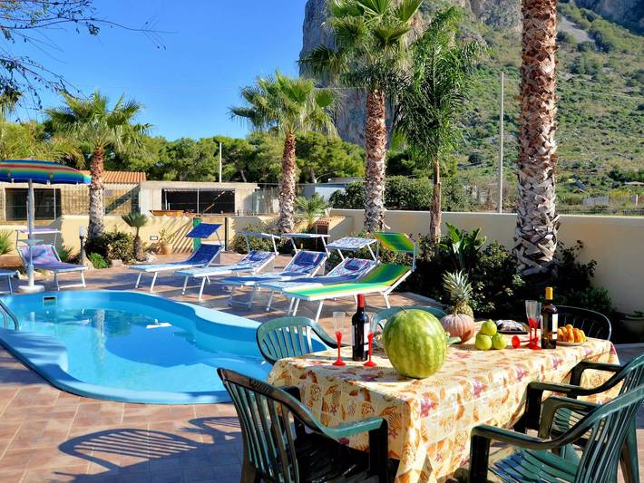 Ferienhaus für 9 Personen, mit Garten und Pool
