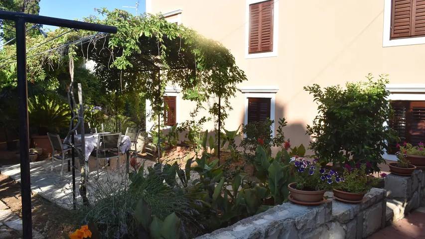 Ferienwohnung für 5 Personen, mit Terrasse in Mali Lošinj