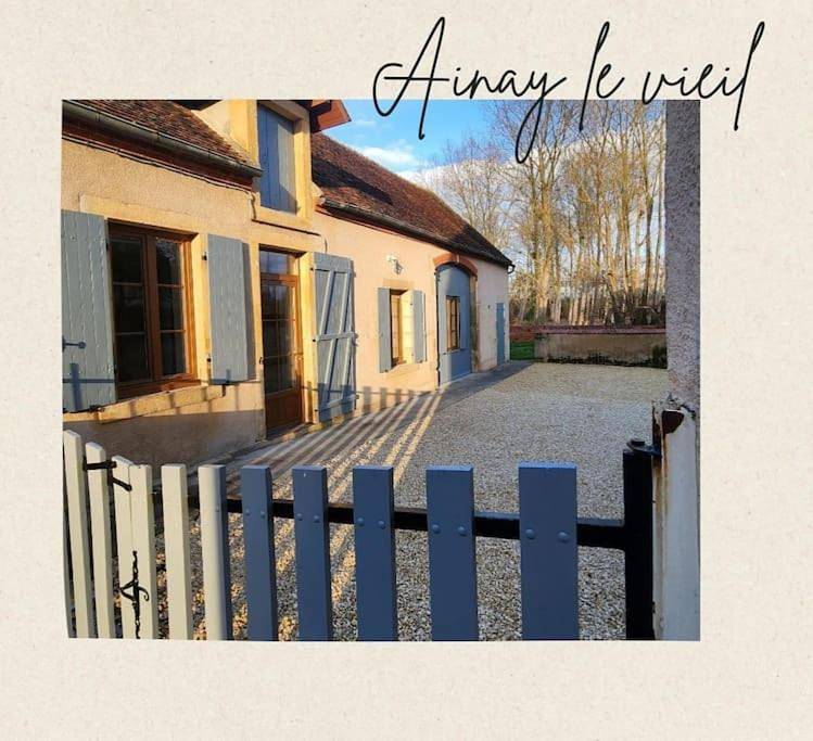 Three-Bedroom House in Ainay-le-Vieil, Saint-Amand-Montrond