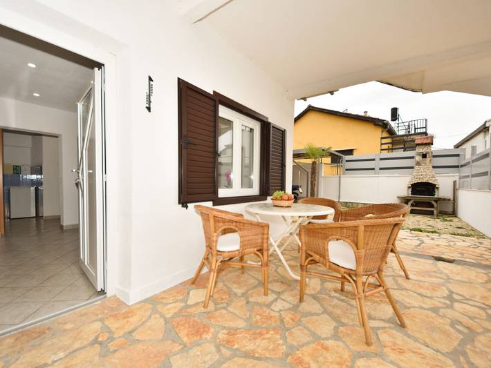 Ferienwohnung für 4 Personen, mit Terrasse in Obrovac