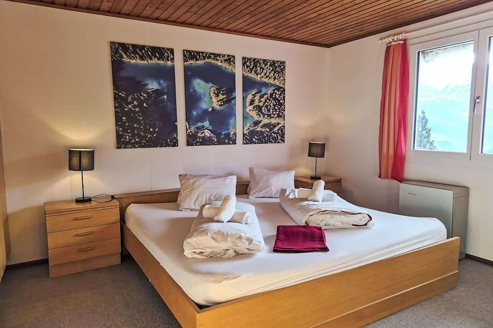 Ganze Wohnung, Angenehme Wohnung für 5 Leute mit  W-Lan, Tv und Terrasse in Ruschein, Alpenarena