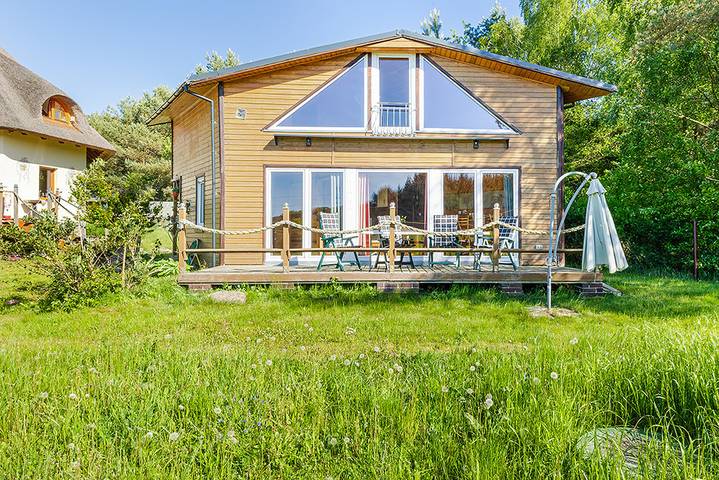 Ferienhaus für 7 Personen, mit Terrasse und Garten sowie Seeblick