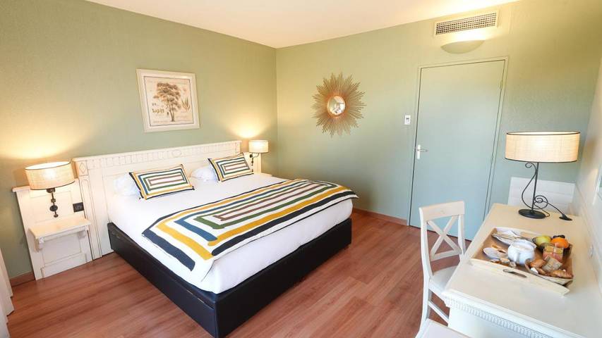 Hôtel pour 4 personnes, avec piscine ainsi que jardin et sauna à Fuveau - 2