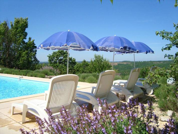 Gîte pour 4 personnes, avec vue ainsi que piscine et jardin, animaux acceptés dans Bellefont-La Rauze