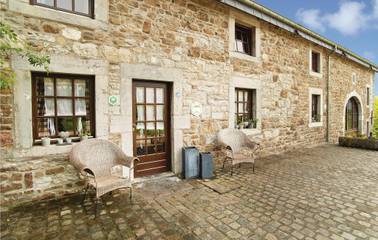 Location de vacances pour 17 personnes, avec terrasse et jardin à Durbuy