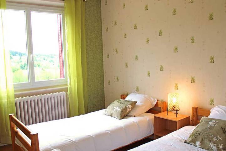 Gîte pour 4 personnes, avec jardin à Lavoine - 2