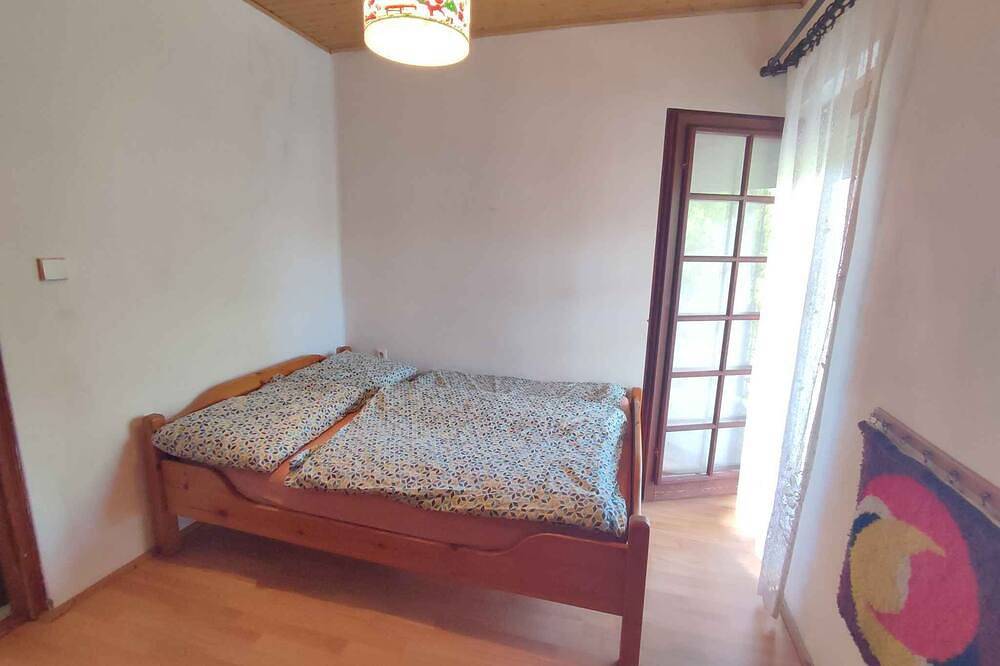 Ferienhaus mit Garten, grosser Terrasse und Grillmöglichkeit in Balatonkeresztur, Plattensee Südufer