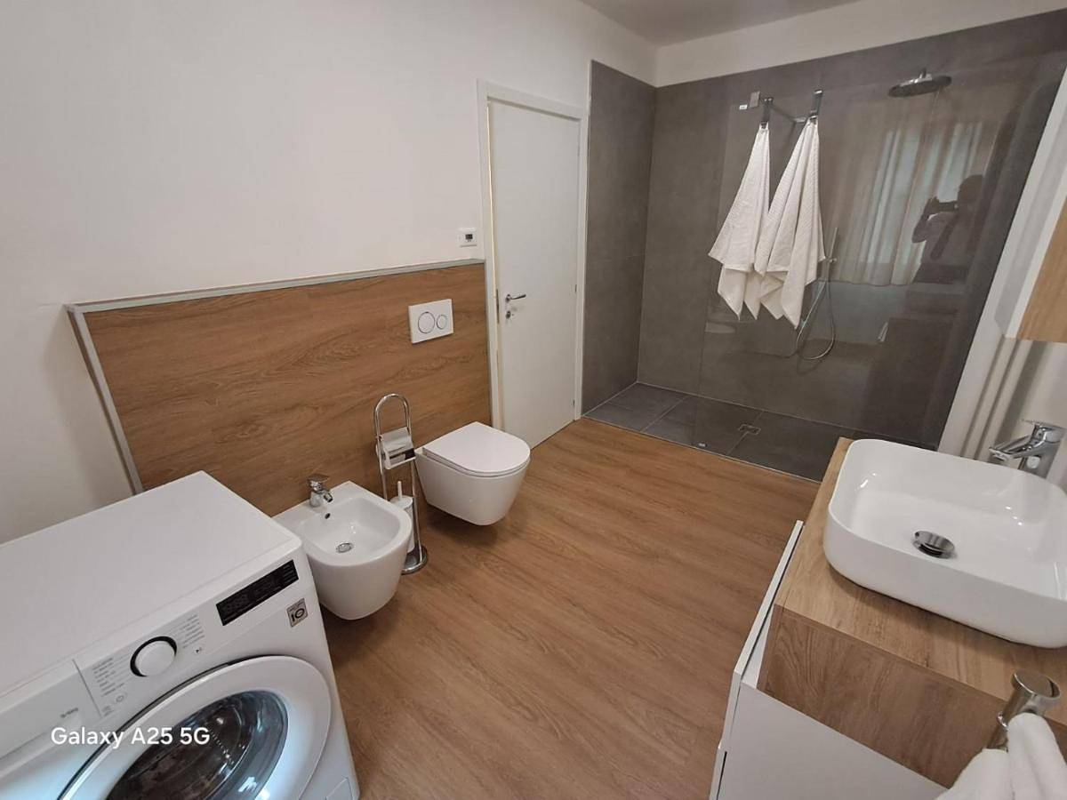 Appartement entier, Two-Bedroom Apartment in Cles, Massif de Brenta