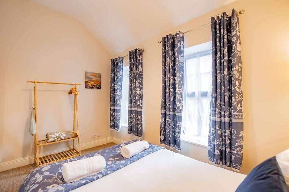 Entire apartment, Charming City Townhouse in Eyre Square, Galway