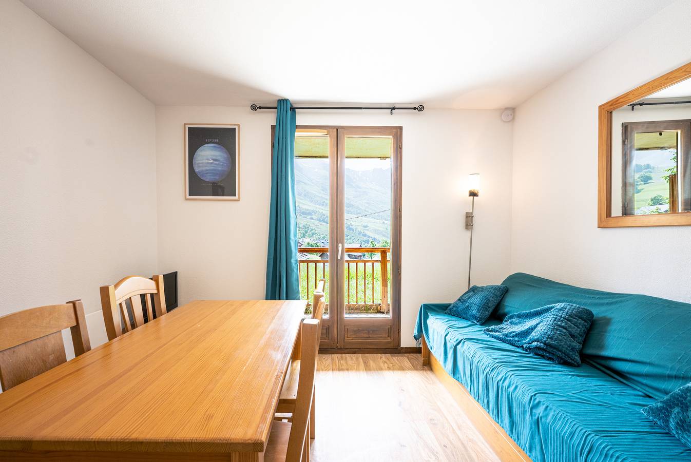 Apartamento entero, Apartamento 'Neptuno' con vistas a la montaña y balcón in Col du Mollard, Albiez-Montrond