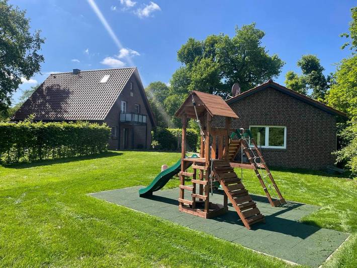 Ferienwohnung für 4 Personen, mit Balkon und Terrasse sowie Garten und Ausblick in Barßel