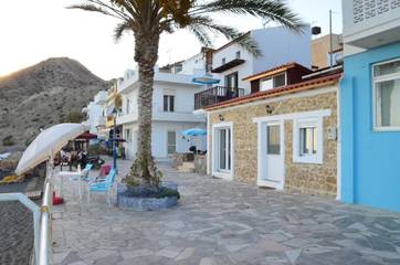 Gîte pour 2 personnes, avec jardin et vue dans Myrtos