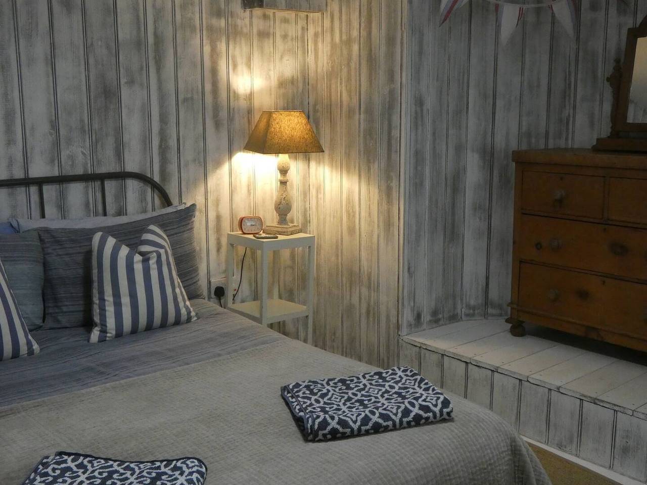 Ganze Ferienwohnung, Isle 2-Bed Retreat- Sleeps 4, Garden & Games Room in Cowes, Isle of Wight