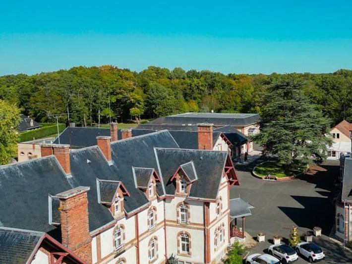 Location de vacances pour 13 personnes, avec Piscine dans Sologne