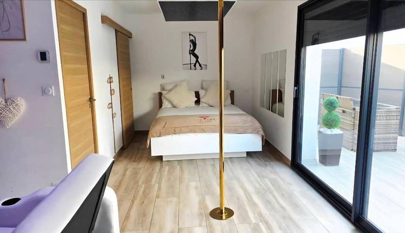 Chambre d’hôte pour 4 personnes, avec jacuzzi ainsi que terrasse et sauna