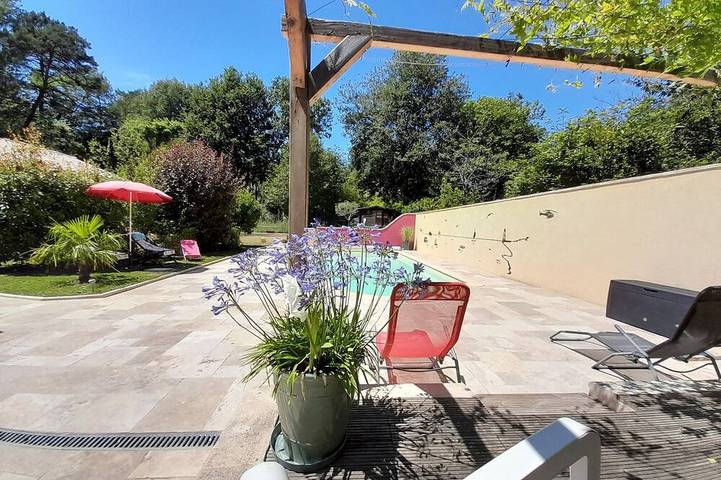 Cottage pour 4 personnes, avec jardin et piscine à Saint-Sauveur (Dordogne)