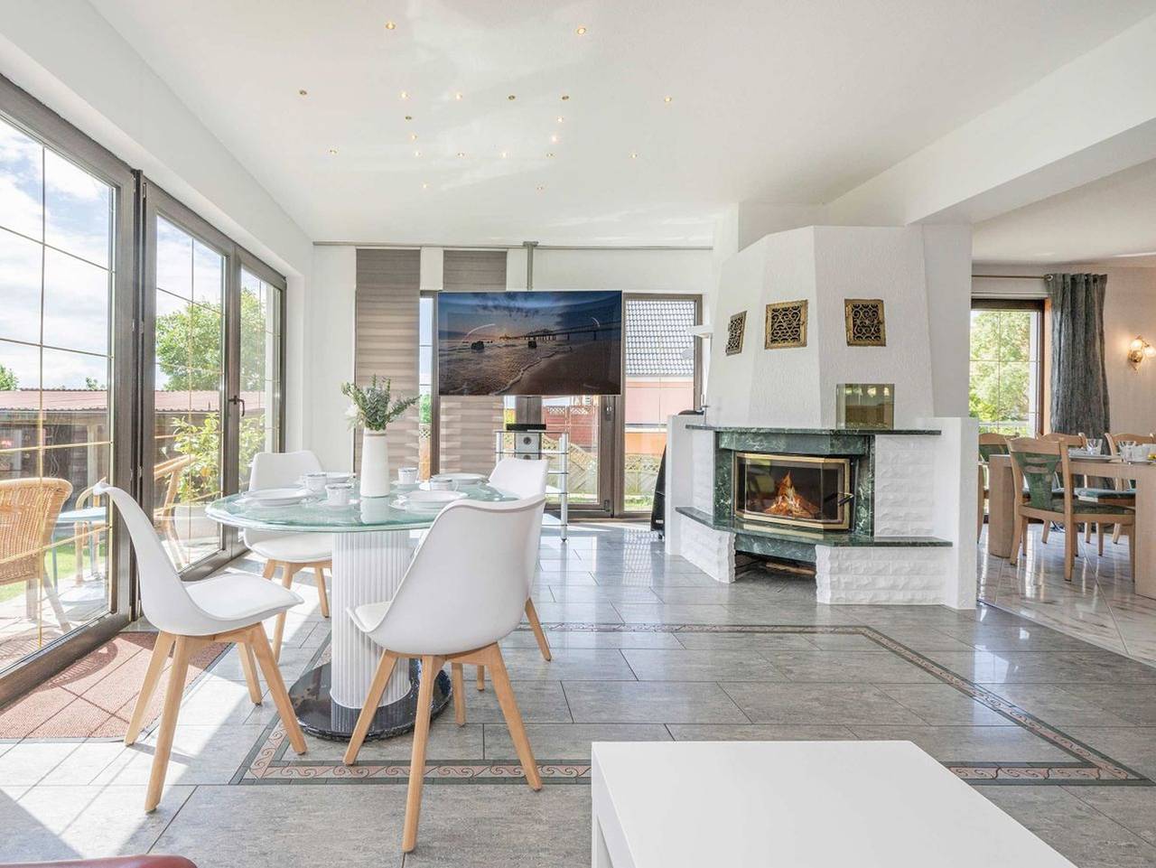 Ferienhaus Sonnendeck mit Sauna, Kamin & Terrasse für 12 Personen - Geräumiges Ferienhaus in Ückeritz mit Sauna, Garten und viel Platz für 12 Gäste in Ückeritz, Bernsteinbäder