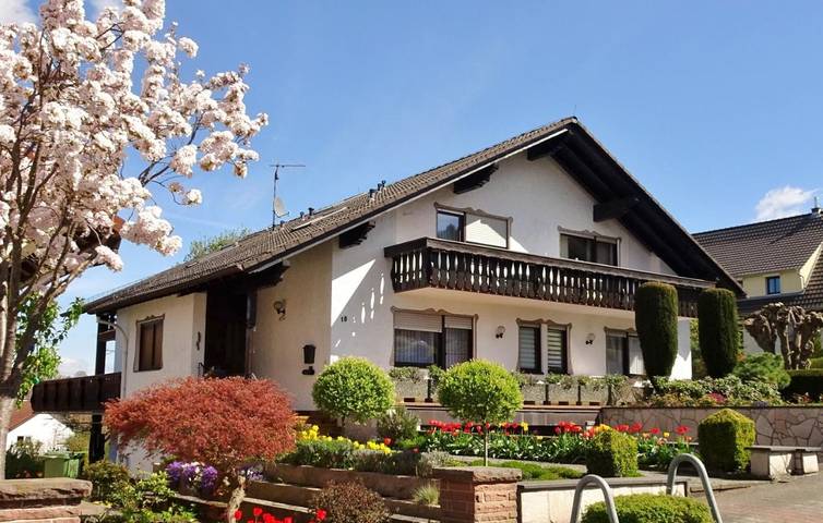 Ferienwohnung für 2 Personen, mit Terrasse und Garten in Bad König